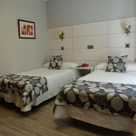 Hotel Los Naranjos Caces Kamer foto