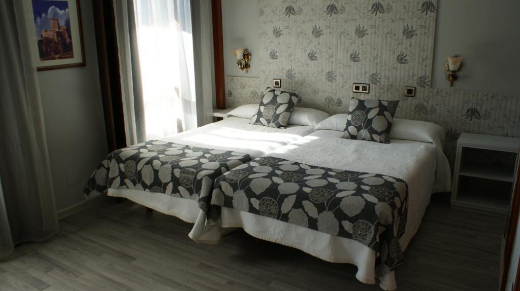 Hotel Los Naranjos Caces Kamer foto