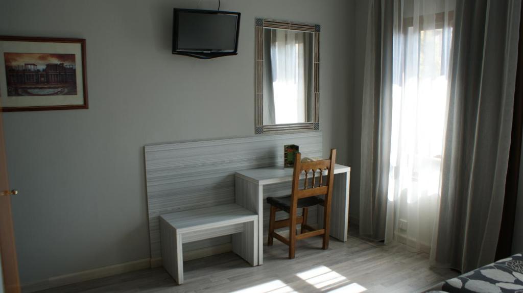 Hotel Los Naranjos Caces Kamer foto