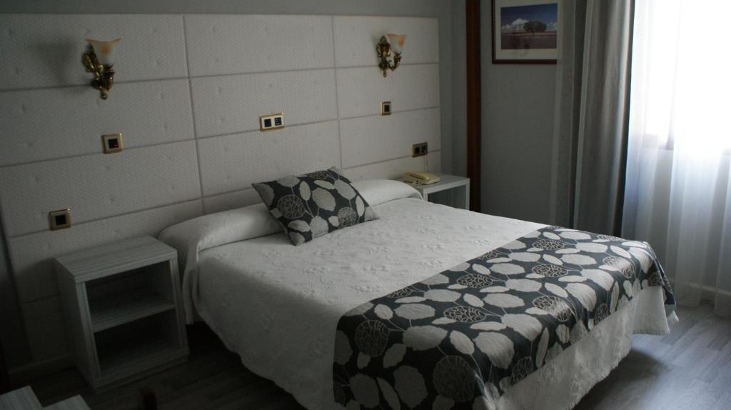 Hotel Los Naranjos Caces Kamer foto