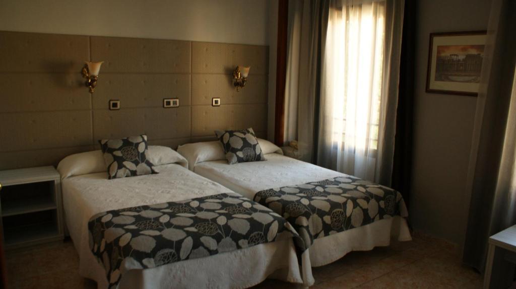 Hotel Los Naranjos Caces Kamer foto